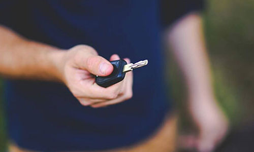 Handing over the keys of a used car
