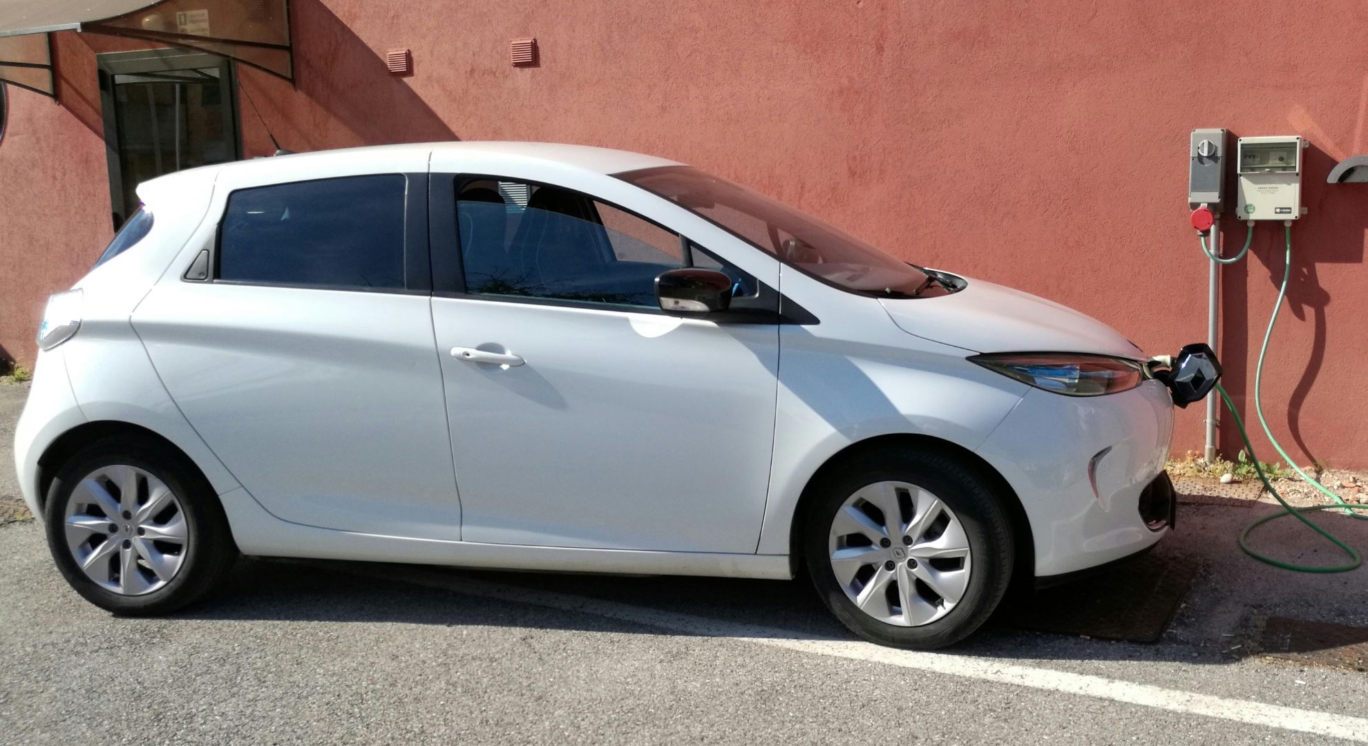 Renault Zoe EV on charge